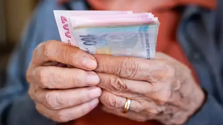 Bakan Göktaş duyurdu! Yaşlı ve engelli aylıkları hesaplara yatırıldı